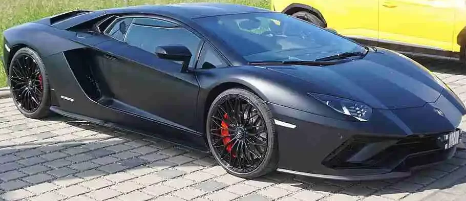 Lamborghini Aventador - Um dos carros mais luxuosos do mundo