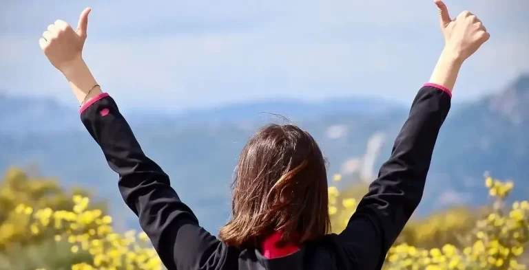 Como o pensamento positivo pode moldar nossas ações?
